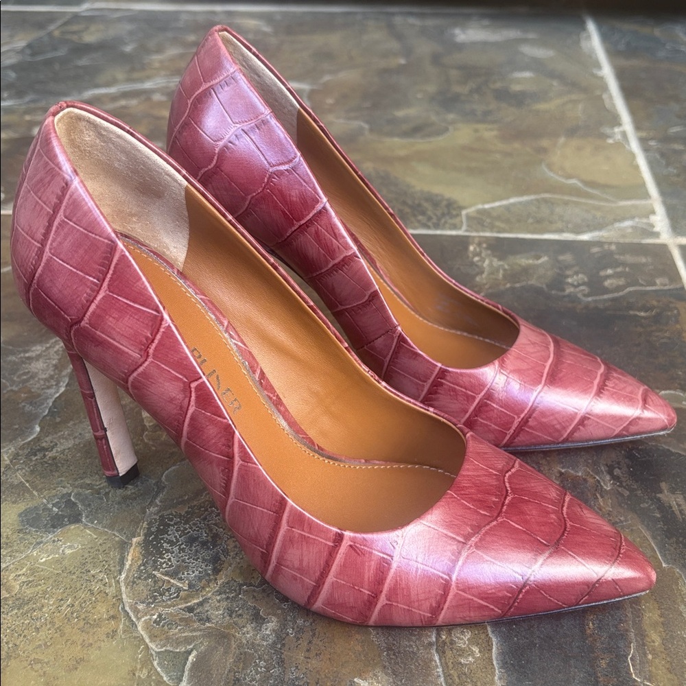 Donald Pliner Ruzana Pump - Picture 3 of 14